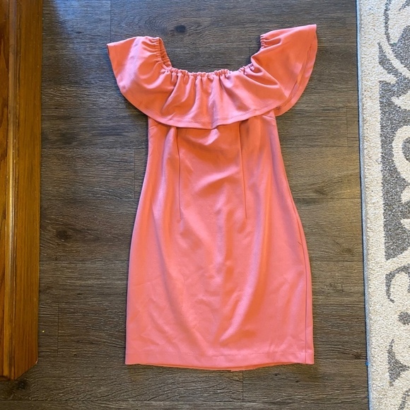1. State size 2 on or off shoulder dress - Picture 1 of 4